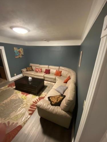 Southern Charm - image 3