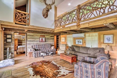 Lakeside Topton Cabin with Hot Tub and Game Room! - Topton