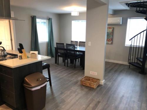 . NEW Modern QUALITY Apartment 4 - GOODSON
