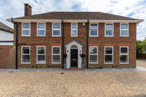 Modern and spacious 7 bedroom house gîte à louer Littlehampton Railway Station