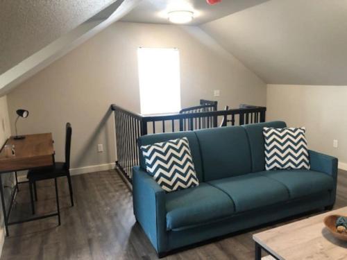 . NEW Modern QUALITY Apartment 3 - Goodson