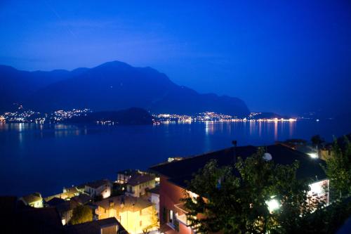  Apartments in Lezzeno Lake Como, Pension in Lezzeno