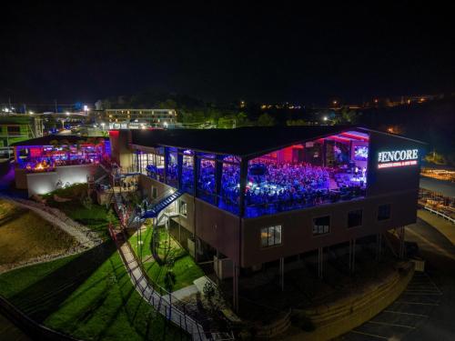 The Lodge at Port Arrowhead - image 2