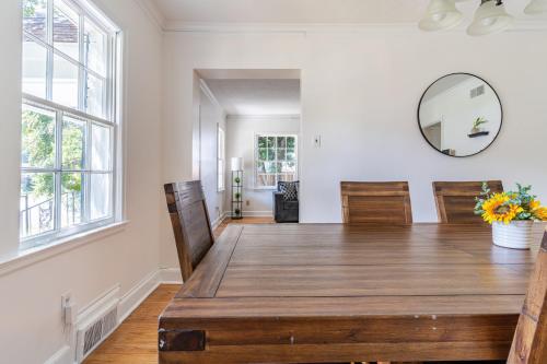 Faciliteiten, *NEW* Charming Memphis Bungalow near Cooper Young near Memphis Zoo