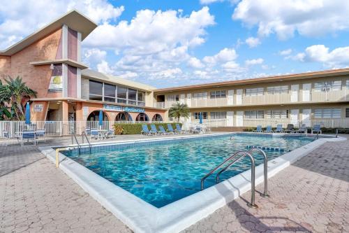 1BR1BATH GORGEOUS HALLANDALE BEACH with POOL and FREE PARKING - image 28