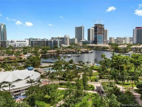 1BR1BATH GORGEOUS HALLANDALE BEACH with POOL and FREE PARKING - image 35