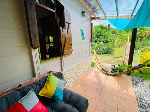 ทัศนียภาพ, Charmant lodge creole avec piscine et jardin tropical in เลอ ลามงตัน