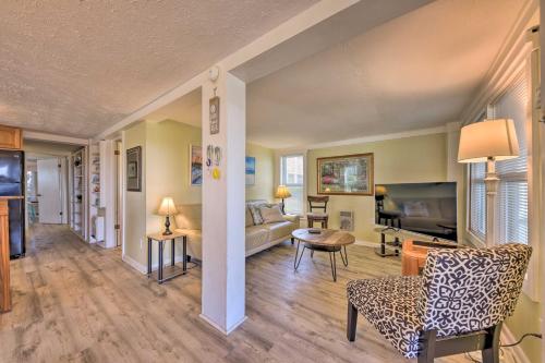 Coastal Cottage with Patio Steps to Ocean and Dining! - image 9