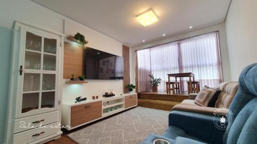 Apartamento Porto Piçarras, com piscina a 100 metros da praia, Balneário Piçarras -SC