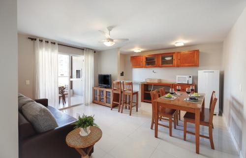 ห้องส่วนกลางสำหรับนั่งเล่น/ดูทีวี, Pousada Bora Bora in บอมบิญาส