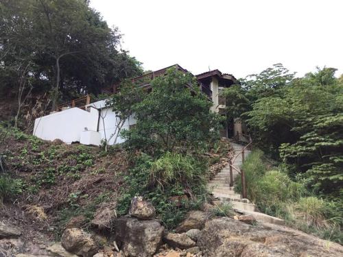 Shankton Harbour 3 Bedroom 4 Bathroom Beach House w Private BEACH SEA path in 托拉