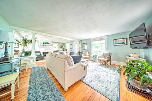 Private Waterfront Lake Erie Home with BBQ Patio - image 8