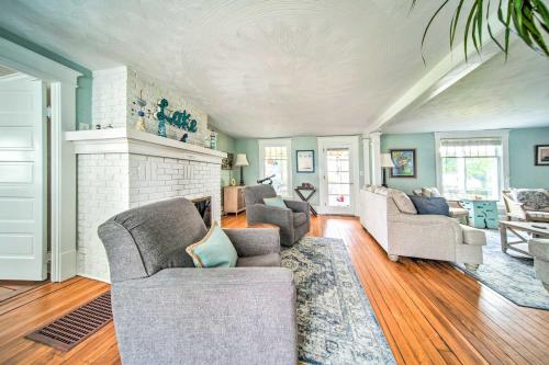 Private Waterfront Lake Erie Home with BBQ Patio - image 9