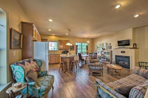 Historic Townhouse in Bavarian-Style Neighborhood! - image 2