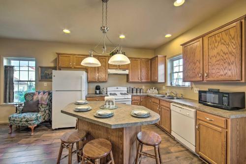 Historic Townhouse in Bavarian-Style Neighborhood! - image 10