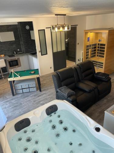 T2 rénové, jaccuzi, sauna, sièges massants, jardin, parking, métro, Tolosa