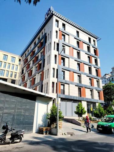 Luxury apartment free parking security metro bus