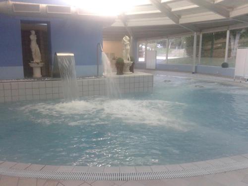Úszómedence, Hotel Balneari de Vallfogona de Riucorb in Vallfogona de Riucorb