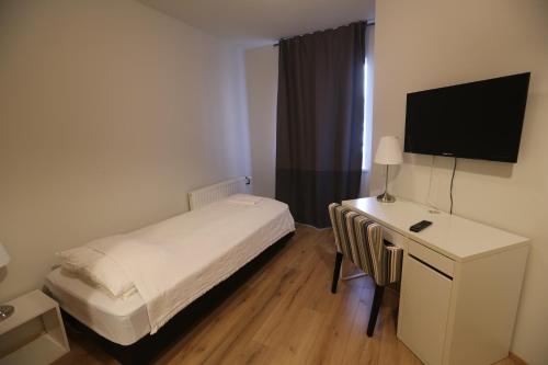 100 Iceland Hotel - image 13