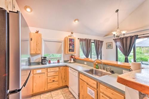 Secluded Bass Lake Cabin 9 Mi to Traverse City! - image 32