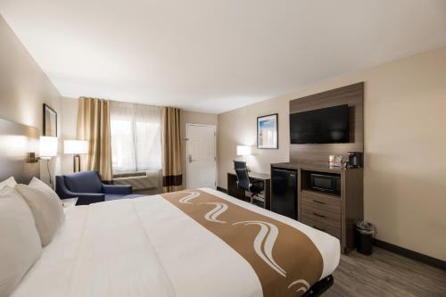 Quality Inn - image 9