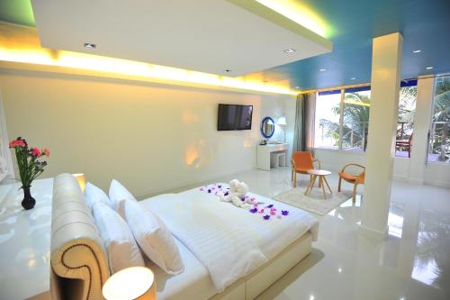 room detail thumbnail 0