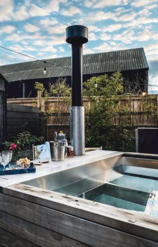 Luxury Barn with Hot Tub, Spa Treatments, Private Dining in Little Budworth