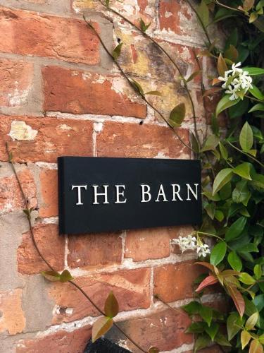 Luxury Barn with Hot Tub and Spa Treatments in Little Budworth