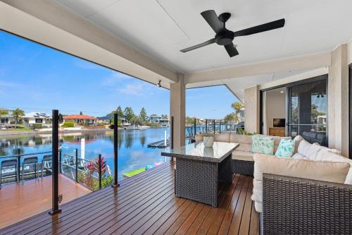 Watefront family home, sleeps 8, pool, AC, pets
