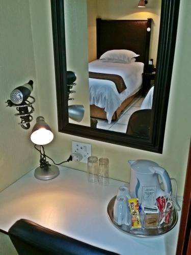 Luxury Twin Room image 3