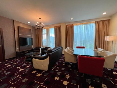 Shared lounge/TV area, SSL Traders Hotel in Taiping