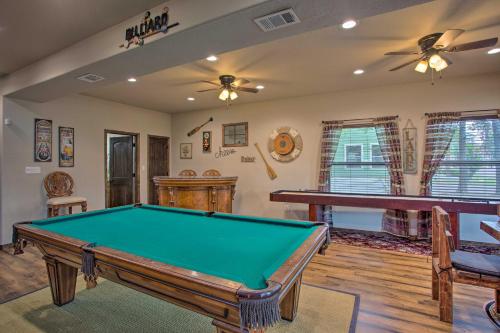 Spacious Kingston Home with Porch-Walk to Lake Texoma - image 8