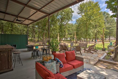 All-Encompassing Family Retreat Near Lake Texoma!