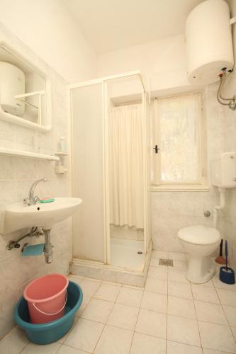Family friendly seaside apartments Ugljan - 828 - image 9