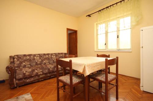 Family friendly seaside apartments Ugljan - 828 - image 11