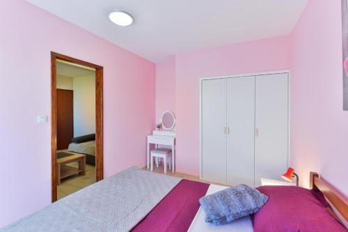 One-Bedroom Apartment with Balcony and Sea View image 10