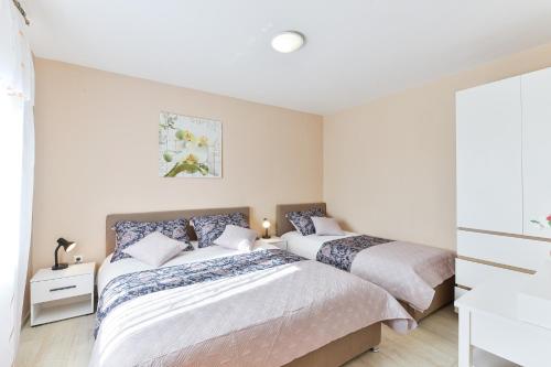 One-Bedroom Apartment with Balcony and Sea View image 10