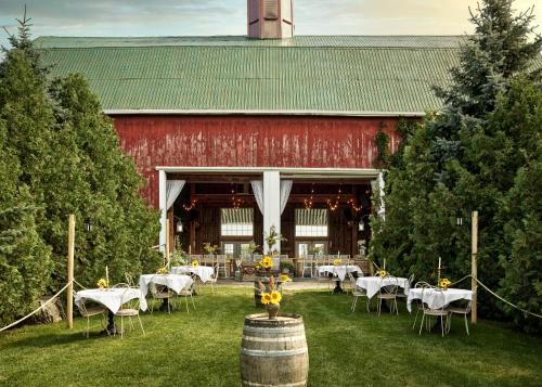 A szálláshely kívülről, The Eddie Hotel and Farm in Prince Edward (ON)
