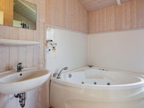 Spa, 4 person holiday home in GROEMITZ in Lenste