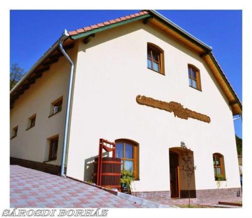  Sárosdi Pince és Panzió in Szekszárd