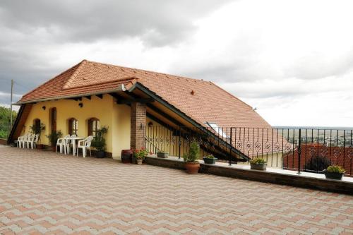  Sárosdi Pince és Panzió in Szekszárd