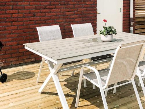 Holiday home STENUNGSSUND II - image 3