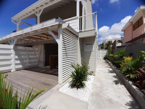 Appartement neuf a 150 metres de la mer wifi in เลอ ยามัน