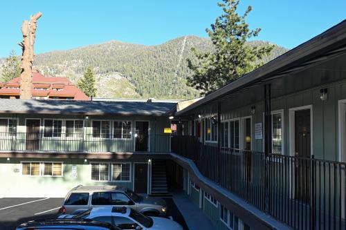ทัศนียภาพภายนอกโรงแรม, บัดเจ็ต อินน์ แอท เดอะ เฮเวนลี่ กอนโดลา (Budget Inn At The Heavenly Gondola  ) in เซาท์เลคทาโฮ (CA)