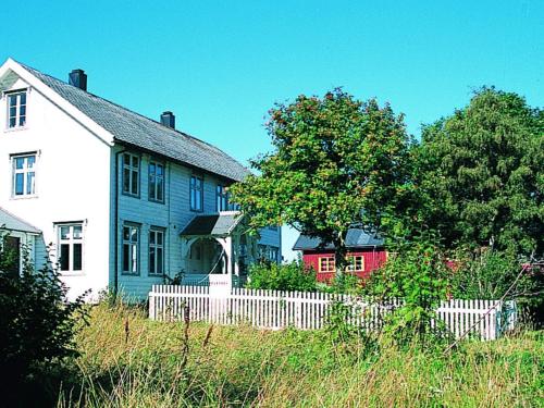 Seven-Bedroom Holiday home in Flatanger 1 - image 5