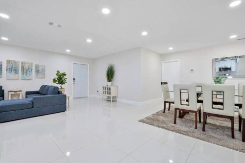 Beautiful & Peaceful 4 Bedroom Home With a Pool in Sunrise, USA