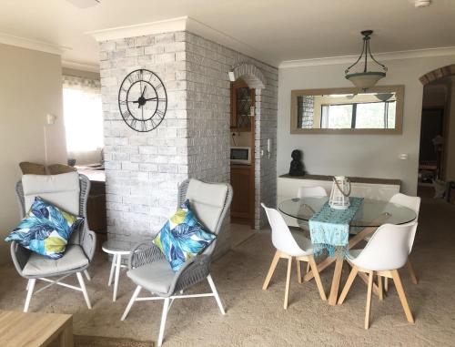 . Renas Court, Unit 6, 72 Little Street