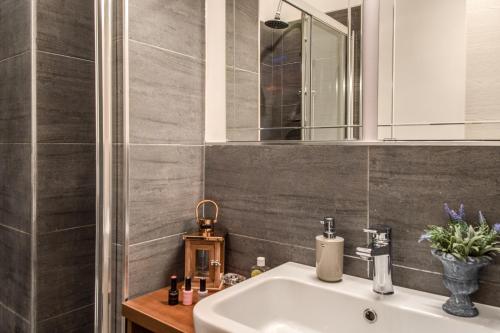 Tritone Top House - image 12