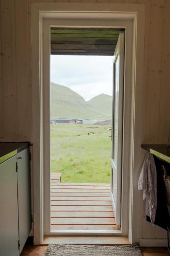 Alrededores, Authentic Cabin - Unique location - In nature - 2BR in Gjogv