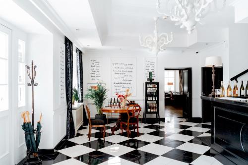 Dwor Sanna in Wierzchowiska Drugie